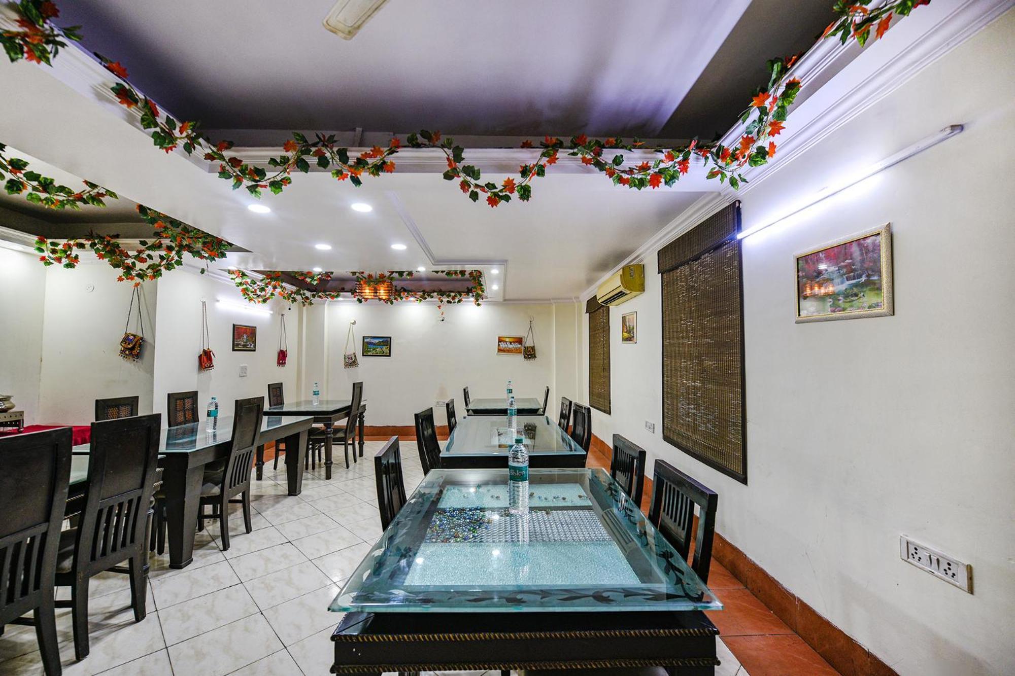Fabhotel Swiss International - Nr Patel Nagar Metro 3*