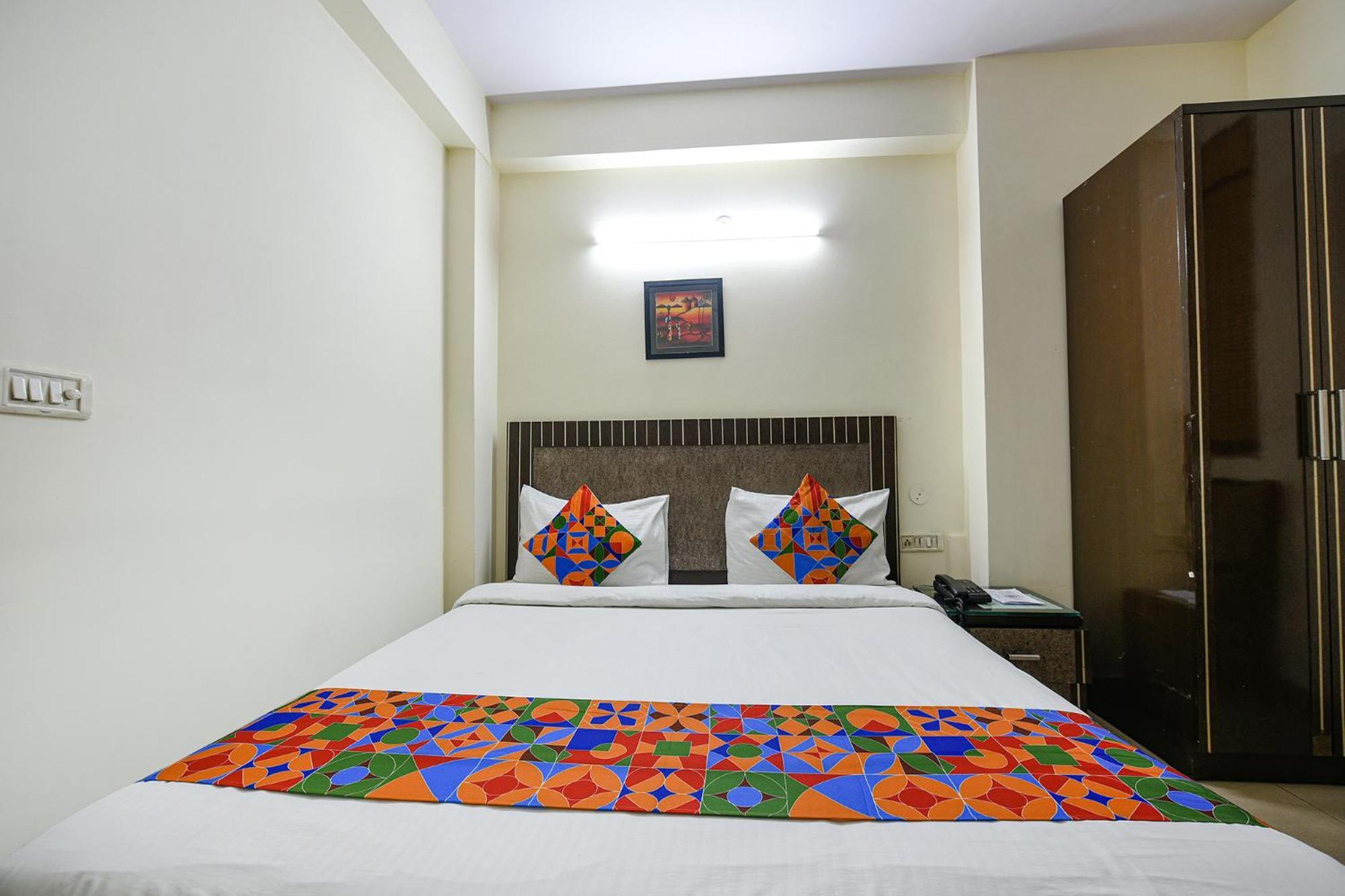 Fabhotel Swiss International - Nr Patel Nagar Metro 3*